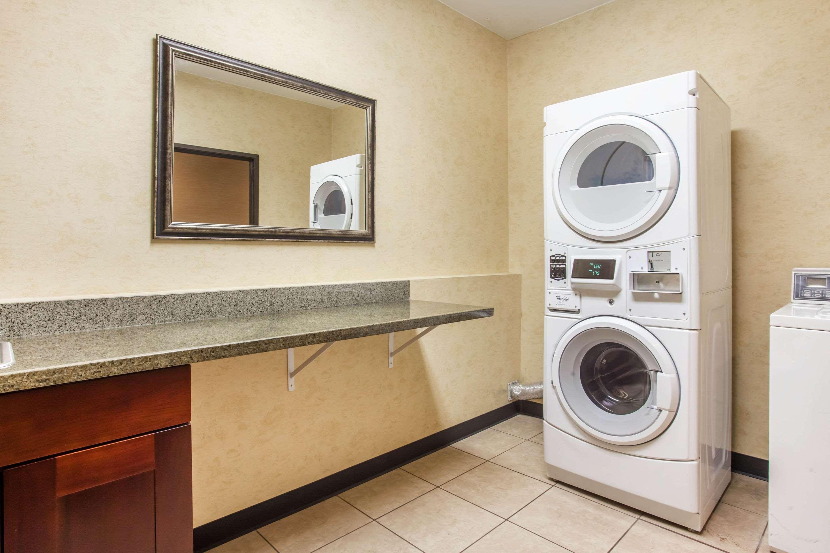Comfort Suites Near Vancouver Mall Zewnętrze zdjęcie