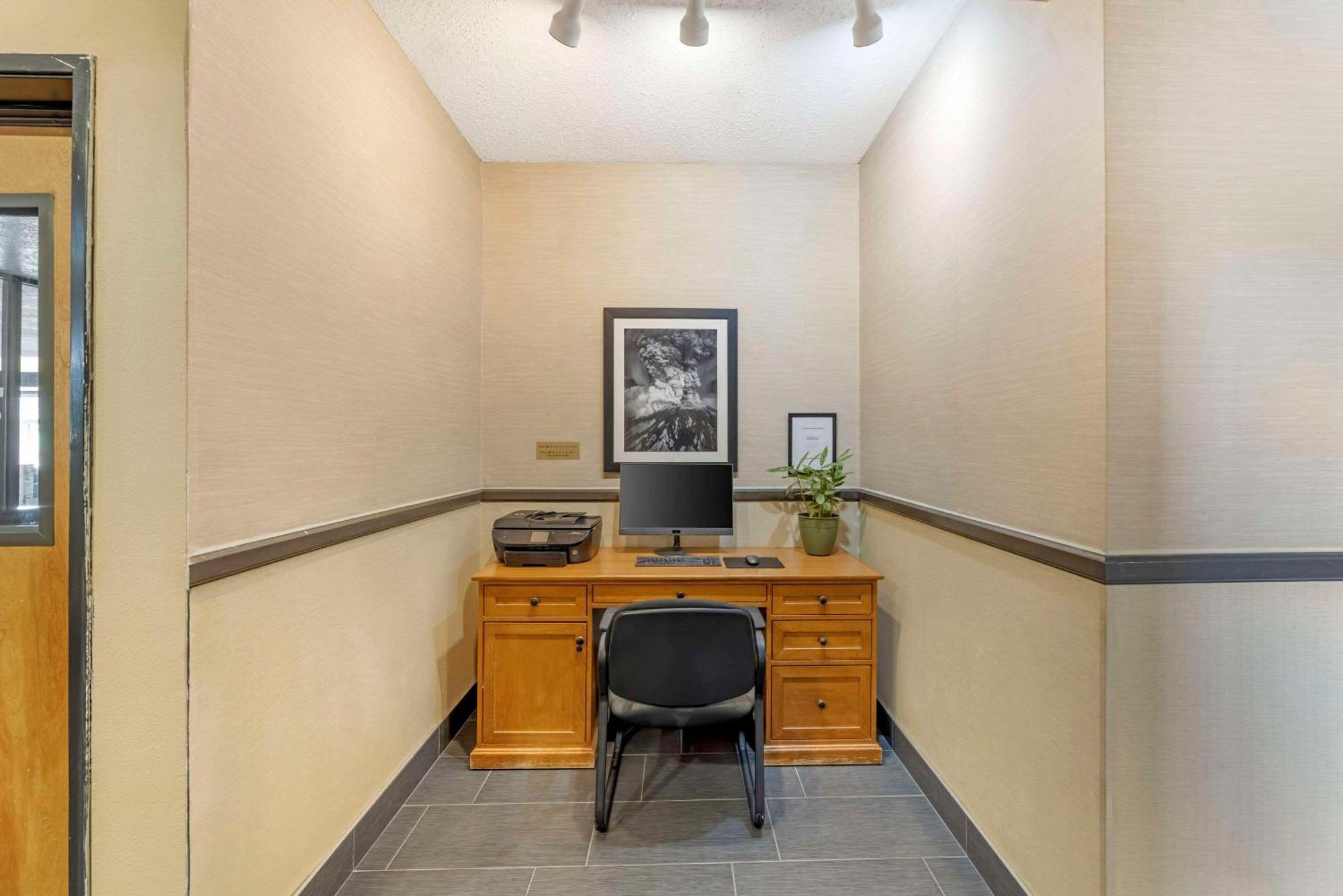 Comfort Suites Near Vancouver Mall Zewnętrze zdjęcie