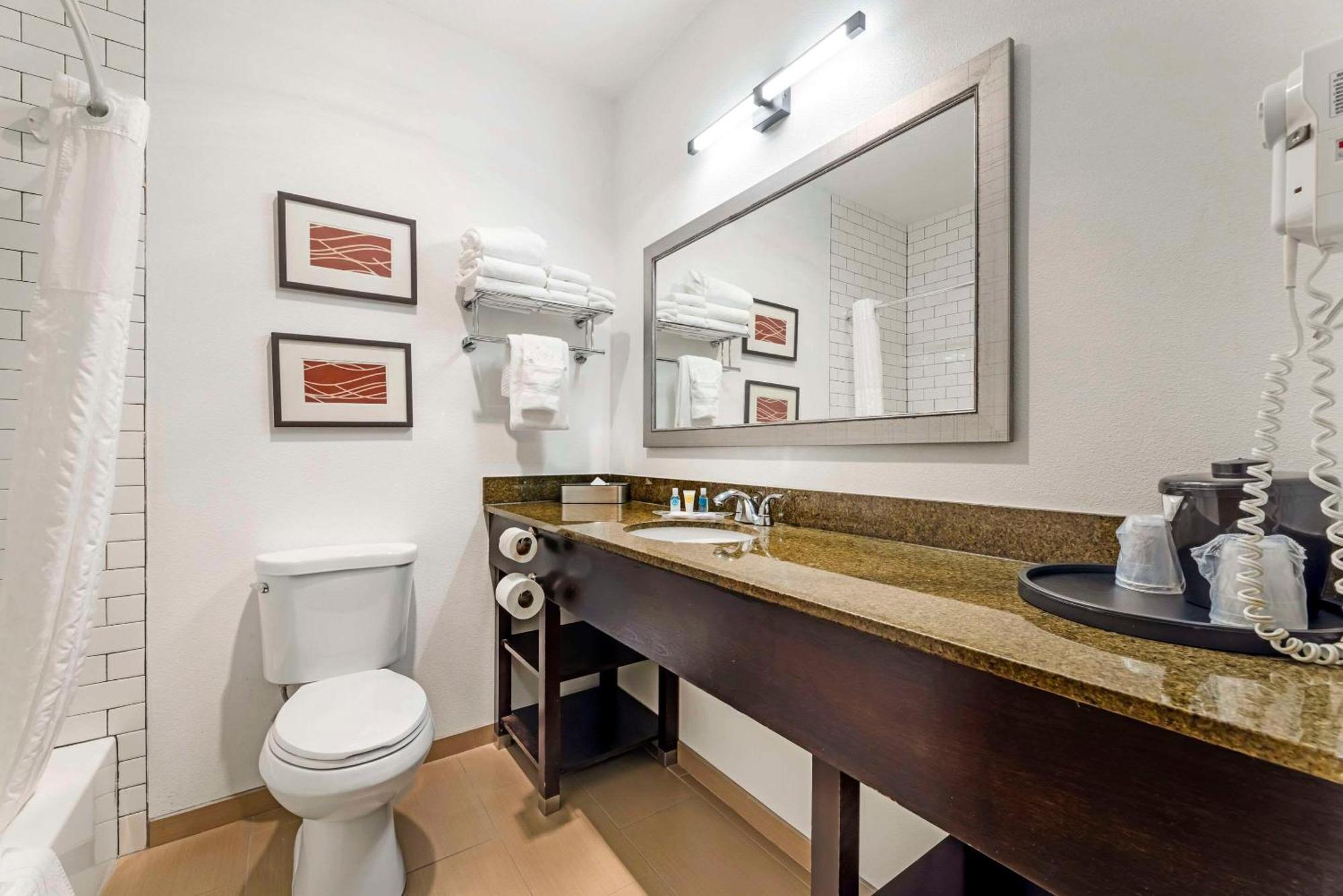 Comfort Suites Near Vancouver Mall Zewnętrze zdjęcie