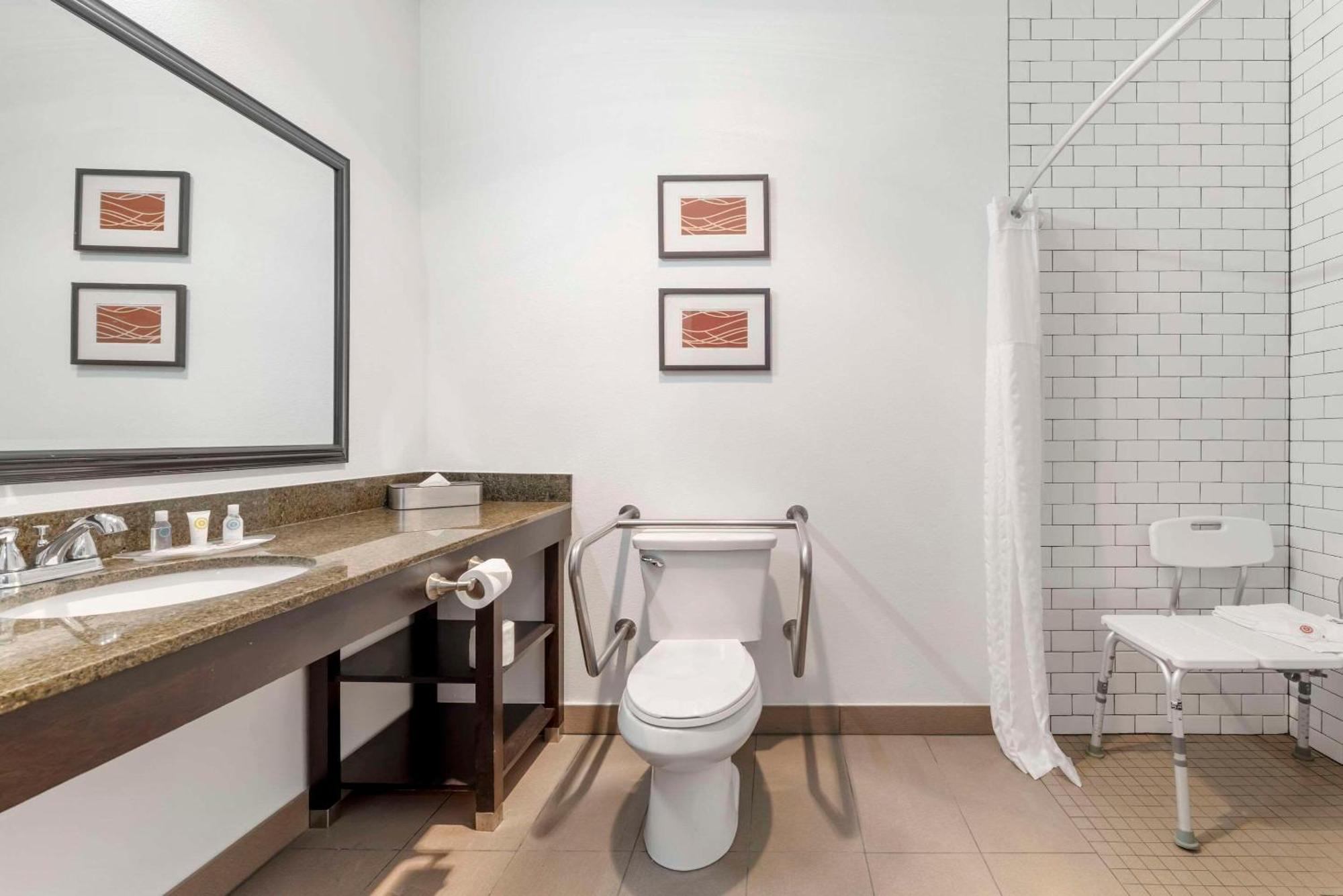 Comfort Suites Near Vancouver Mall Zewnętrze zdjęcie