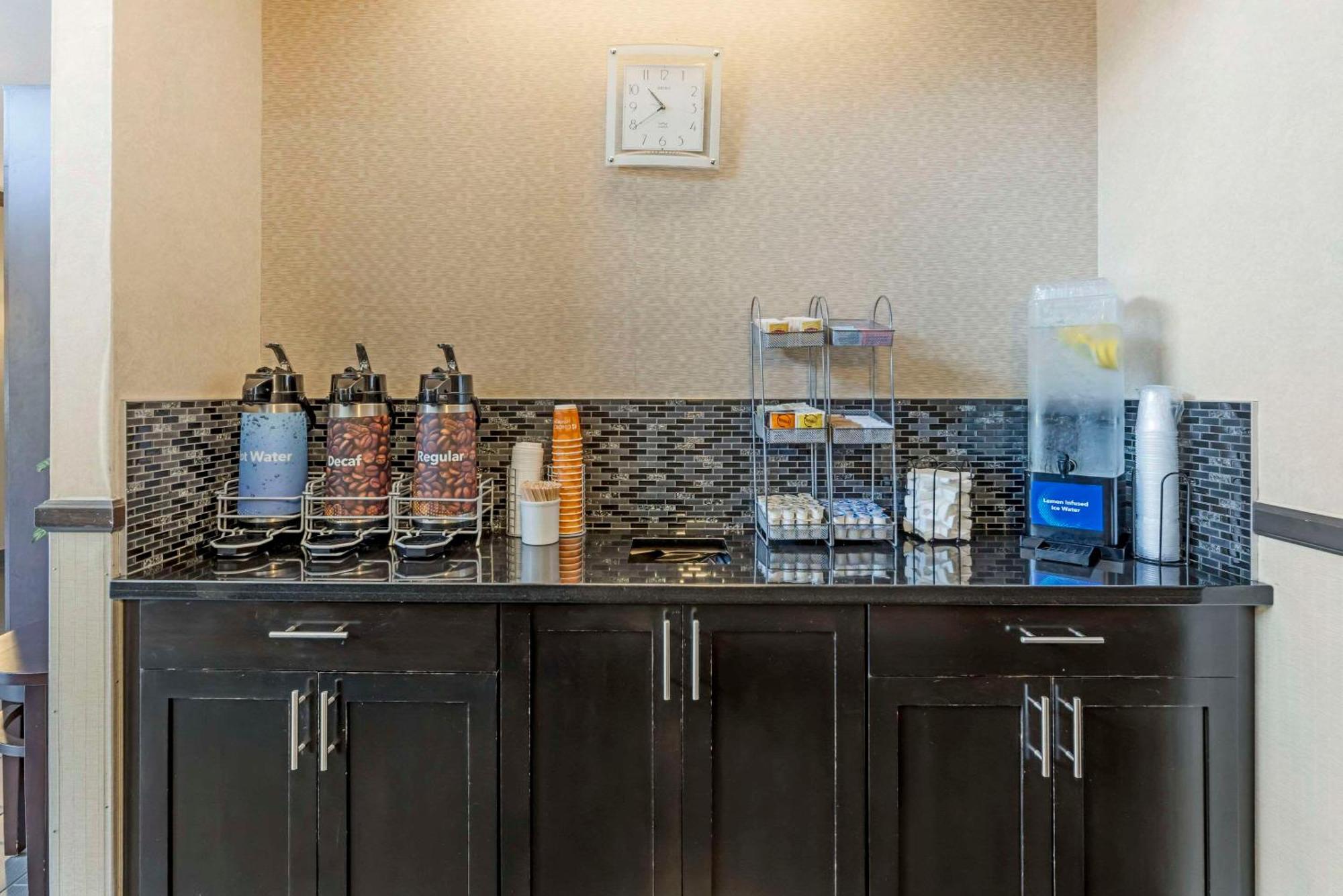 Comfort Suites Near Vancouver Mall Zewnętrze zdjęcie