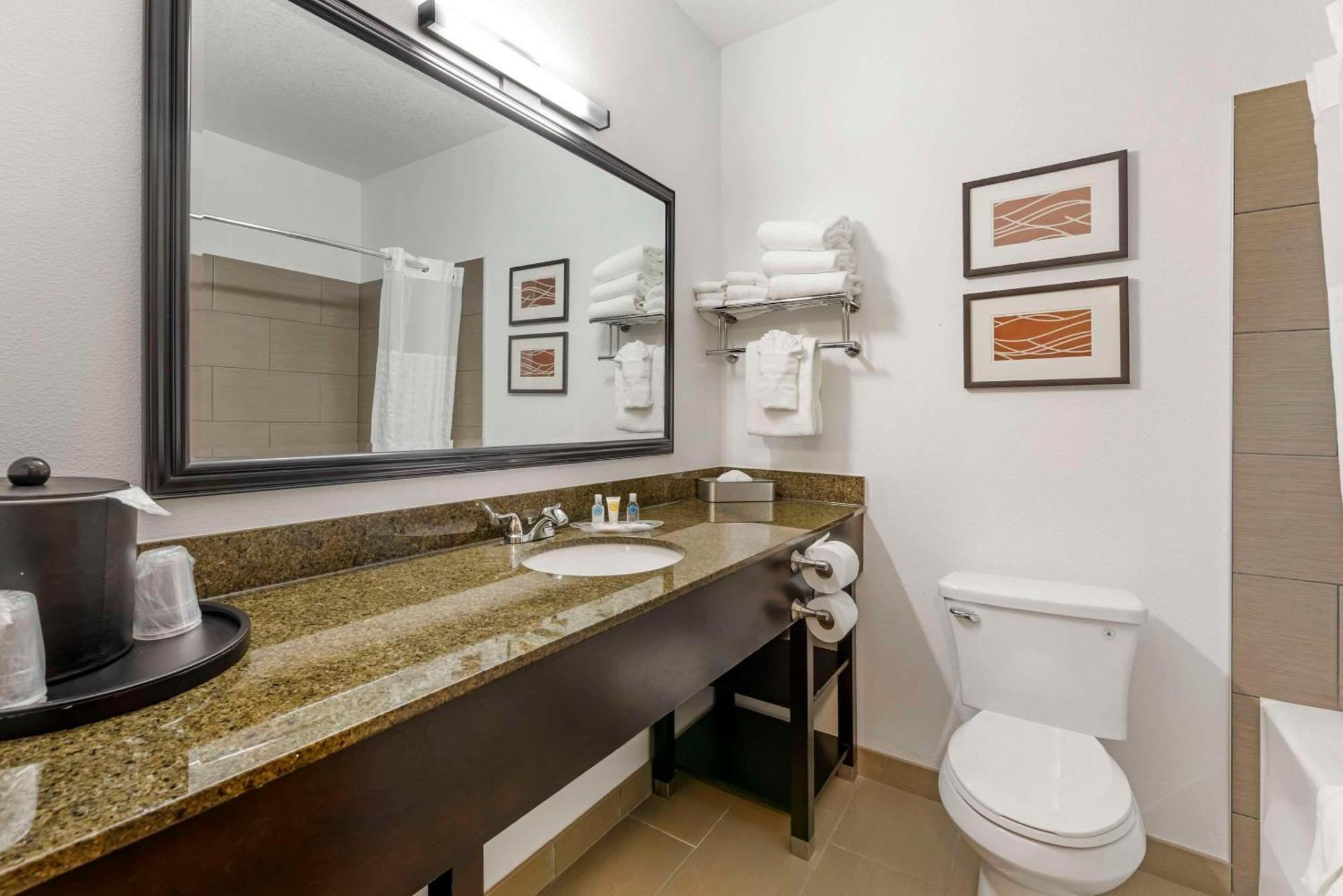 Comfort Suites Near Vancouver Mall Zewnętrze zdjęcie