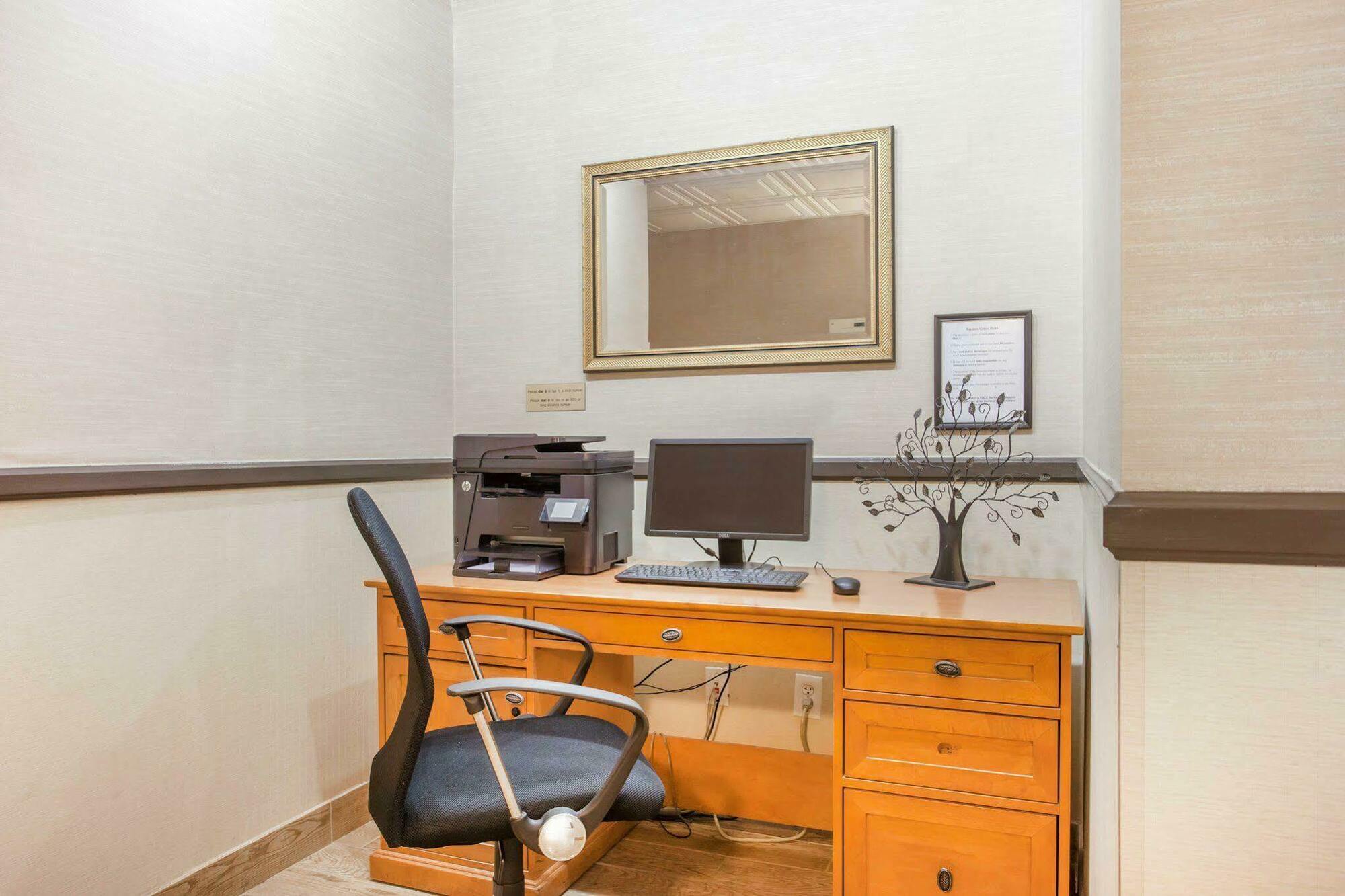 Comfort Suites Near Vancouver Mall Zewnętrze zdjęcie